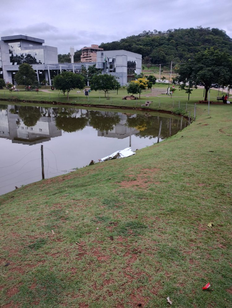 Corpo de Bombeiros atende ocorrência de afogamento na lagoa da prefeitura