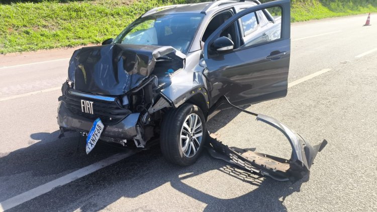 Acidente com capotamento é registrado na MG-050, em Itaúna