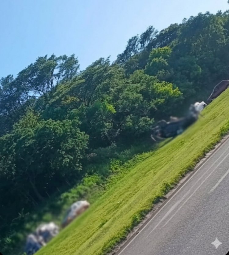 Acidente com capotamento é registrado na MG-050, em Itaúna