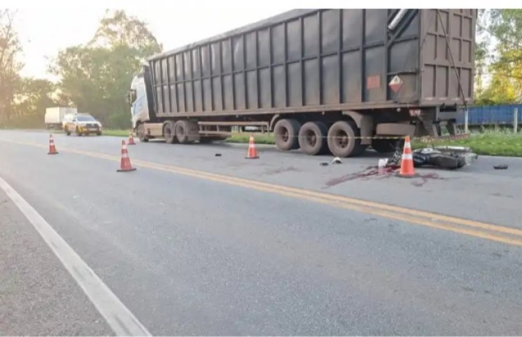Motociclista morre após colisão com carreta na MG-050 próximo a Carmo do Cajuru