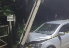 ACIDENTE - Motorista bate carro em poste no Morro do Sol