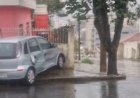 Moradora do bairro das Graças filma colisão de carro e faz desabafo sobre insegurança no trânsito