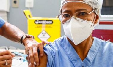 Aplicação da vacina contra a covid-19 no país completa 5 anos