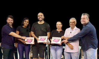 Agentes de Saúde de Itaúna recebem tablets para modernizar atendimento às famílias