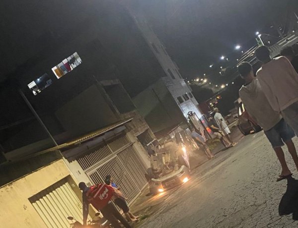 Capotamento mobiliza equipes de socorro no bairro Padre Eustáquio nesta noite de domingo