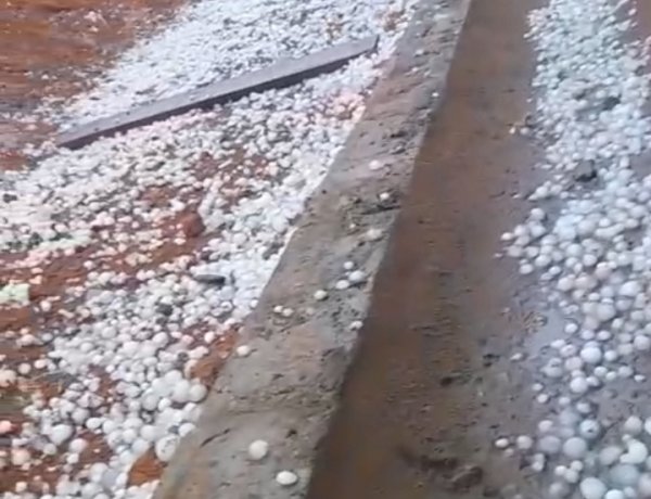 Chuva de granizo atinge Itaúna na tarde desta terça-feira (13)