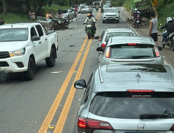 Colisão fatal entre carro e caminhão interdita a MG-050