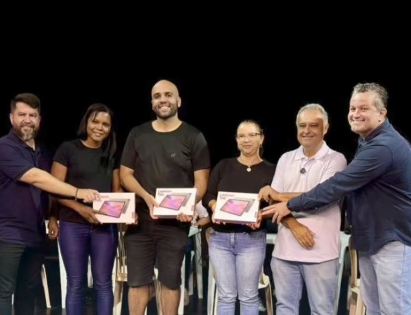 Agentes de Saúde de Itaúna recebem tablets para modernizar atendimento às famílias