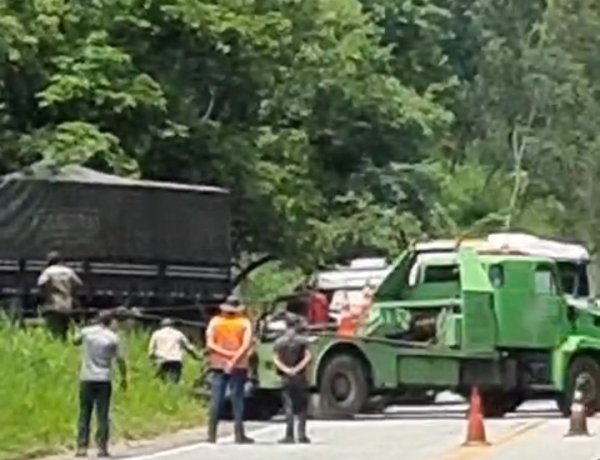 Acidente interdita totalmente a MG-050 entre Itaúna e Divinópolis