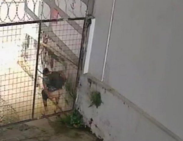 Flagrante de falta de higiene e educação importuna moradores na Rua Josias Machado