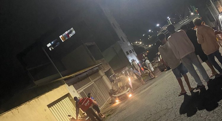 Capotamento mobiliza equipes de socorro no bairro Padre Eustáquio nesta noite de domingo