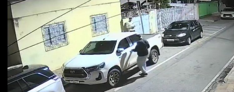 Insegurança em Itaúna, Hilux é furtada em plena área central