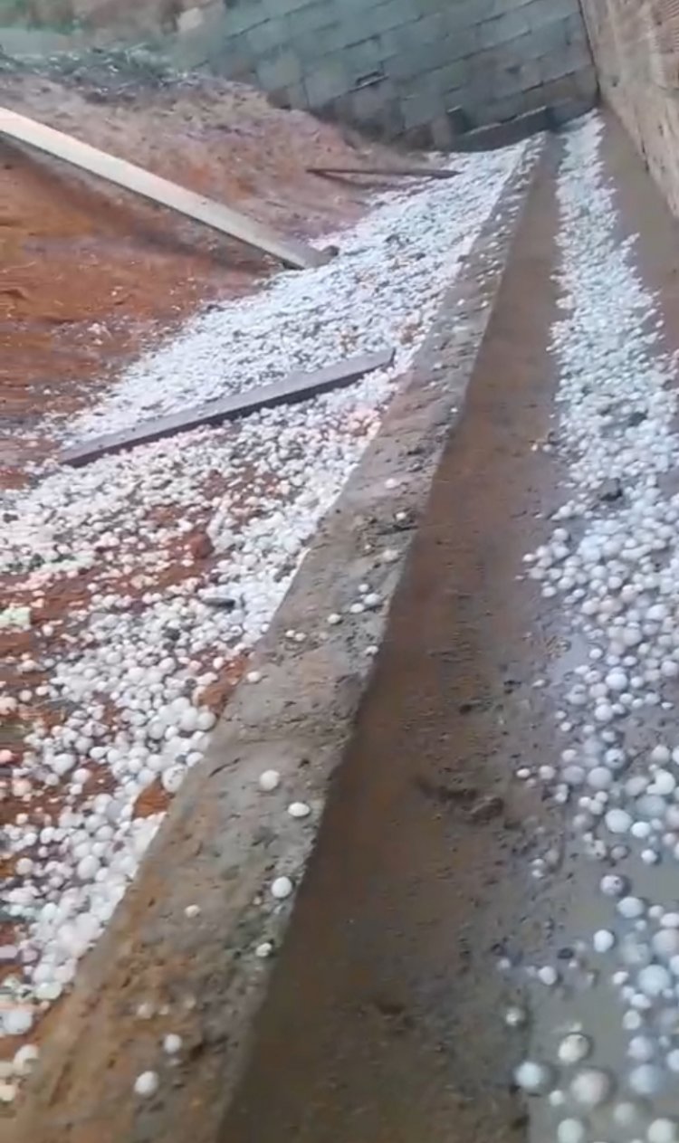 Chuva de granizo atinge Itaúna na tarde desta terça-feira (13)