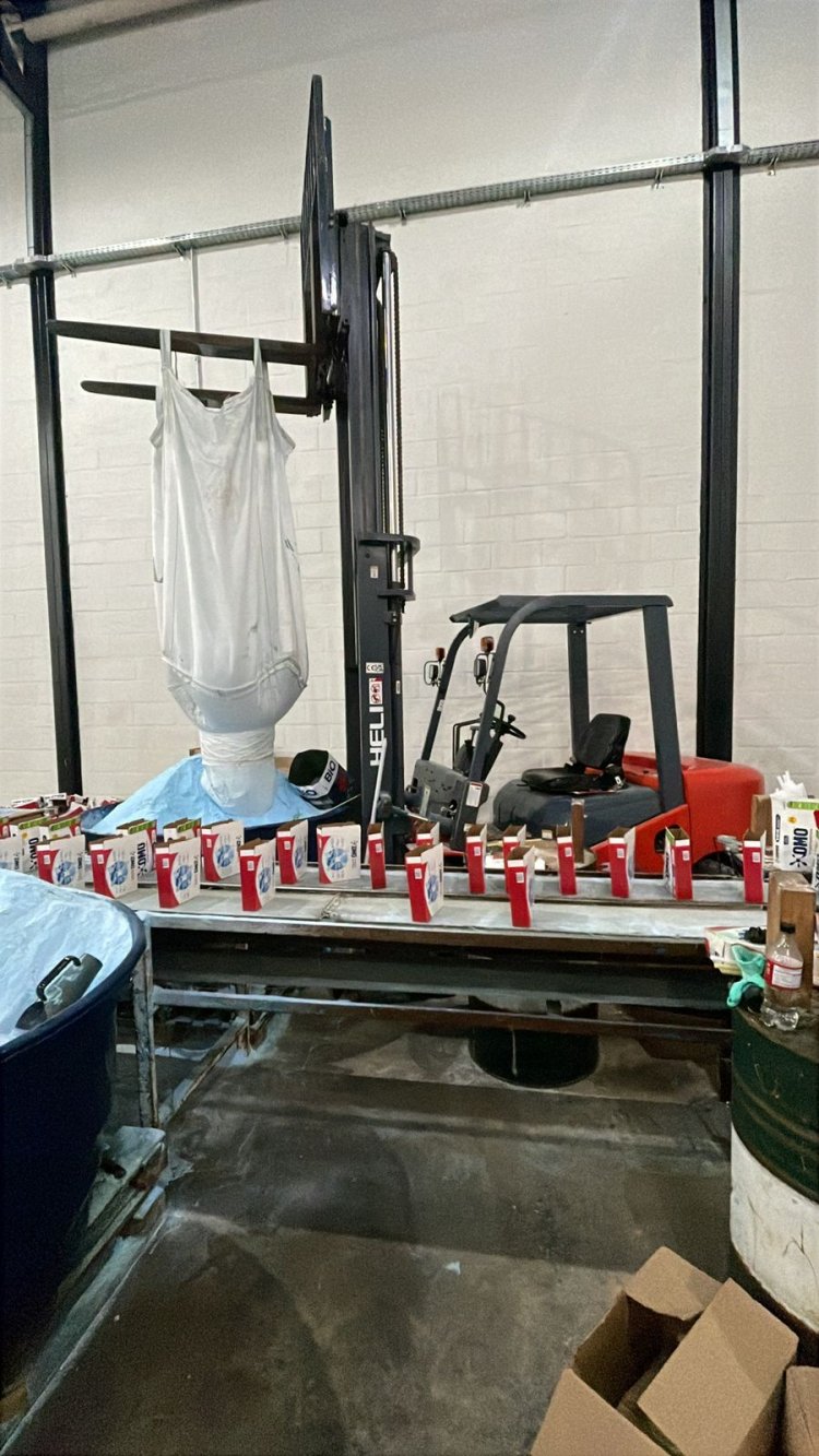 PM fecha fábrica clandestina de sabão em pó em Igarapé