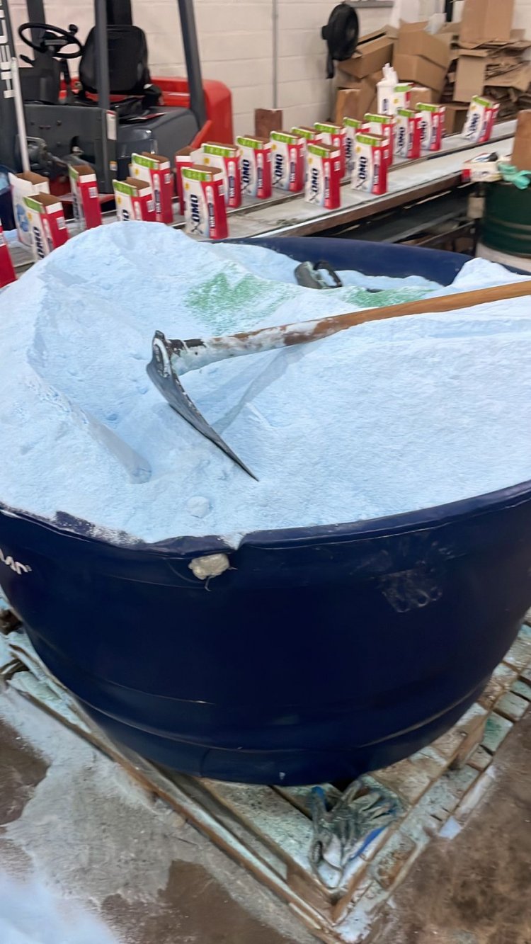 PM fecha fábrica clandestina de sabão em pó em Igarapé