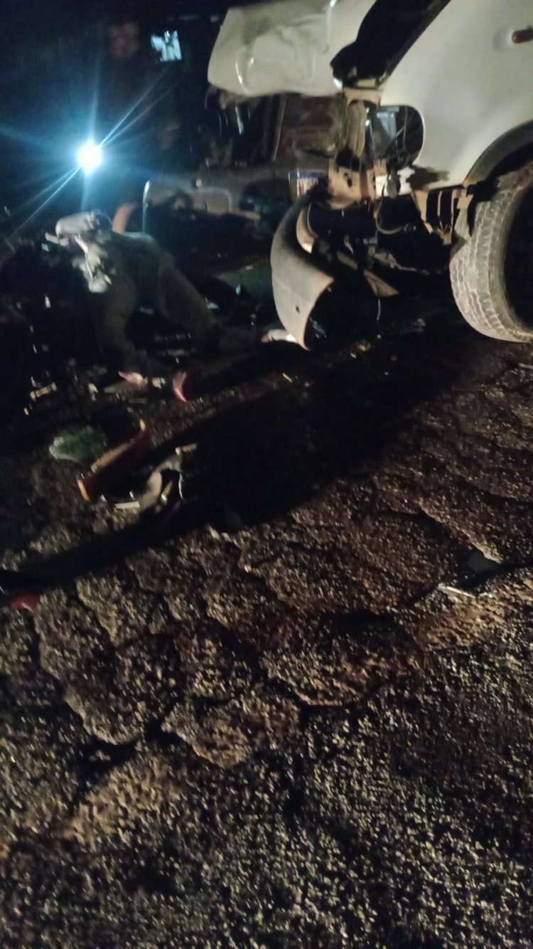 Passageira da moto  é lançada sobre teto de van em acidente na MG-431