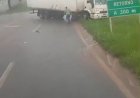 Susto na MG-050: Caminhão invade contramão e quase bate de frente com carreta na MG-050