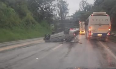 Acidente causa lentidão na MG-050 entre Itaúna e Azurita, próximo à Modal