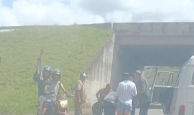Colisão entre Kombi e motocicleta é registrada no Santa Mônica II