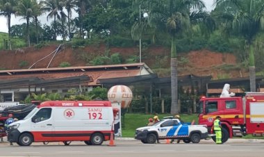 Acidente entre carro e ônibus deixa mulher ferida na BR-262, em Florestal