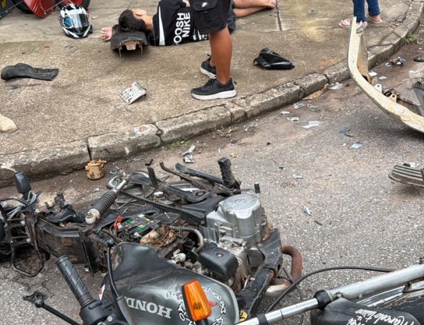 Acidente entre moto na contramão e carro deixa dois adolescentes feridos em Santanense