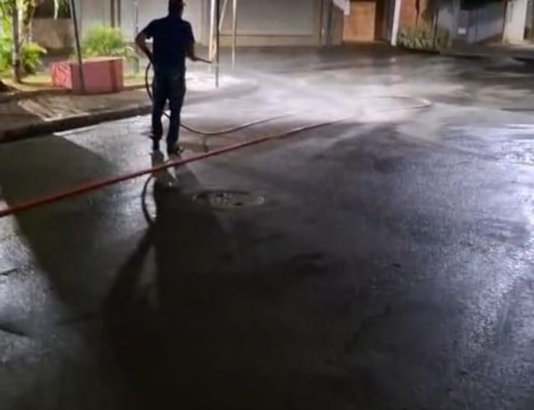 Madrugadas de trabalho, SAAE garante limpeza das pistas no Carnaval de Itaúna