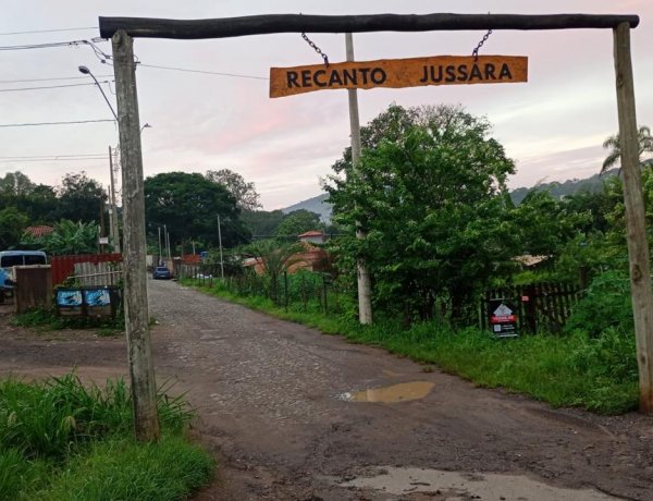 FERRO VELHO NA FAIXA DE DOMÍNIO, PODE?