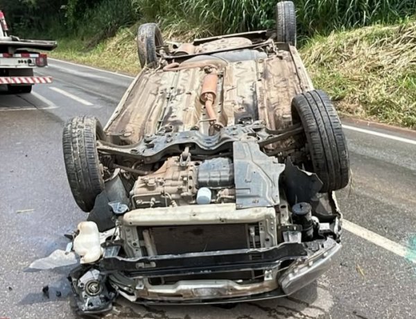 Atualização: Acidente na MG-050 deixa dois feridos leves em Itaúna