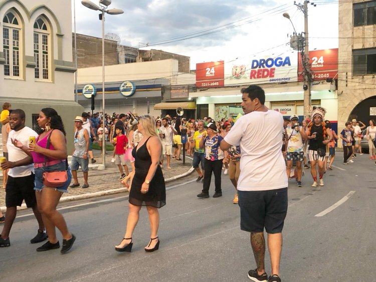 NA PRAÇA - Banda Esplendor e Glória desfila hoje e segunda-feira