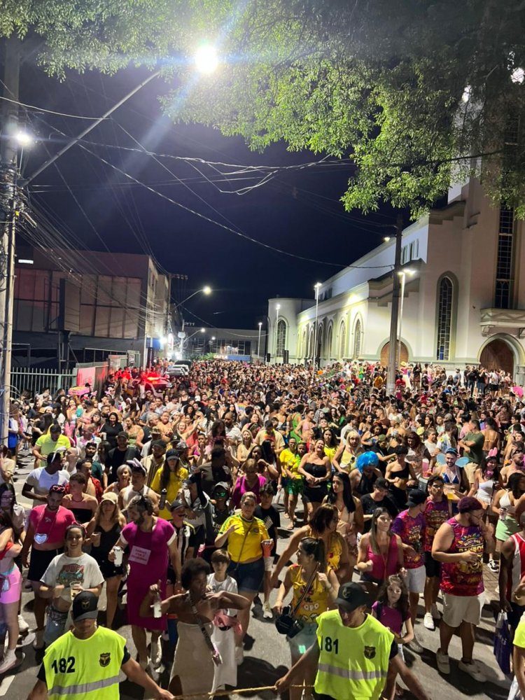 SUCESSO - Pau de Gaiola levou multidão às ruas