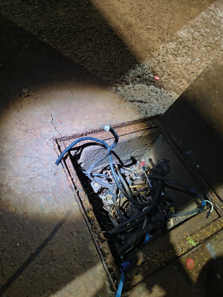 DENÚNCIA - Iluminação e fonte luminosa comprometidas