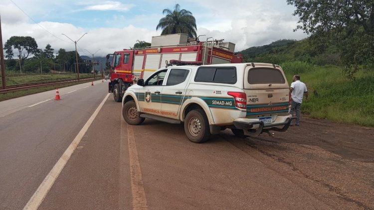 Atualização: Caminhão capota na BR-381 em Itatiaiuçu apresenta vazamento de combustível após pane nos freios