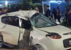 Batida contra árvore deixa carro destruído e motorista ferido em Pará de Minas