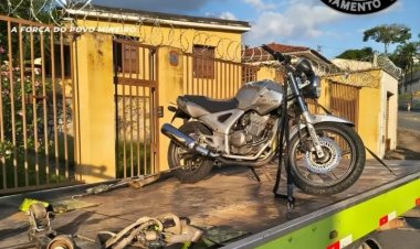 Jovem é preso por adulteração de placa e direção sob efeito de entorpecentes