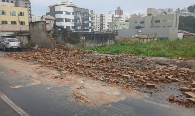 Muro da antiga fundição Santana desaba após chuvas em Itaúna