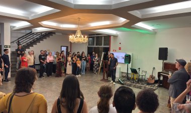 REINAUGURAÇÃO - “Entre Gestos e Silêncios” reabre galeria em Itaúna