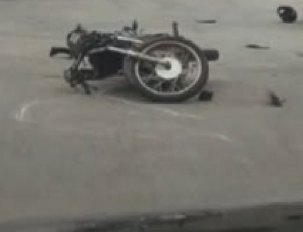 Acidente entre carro e moto deixa ferido na Avenida São João