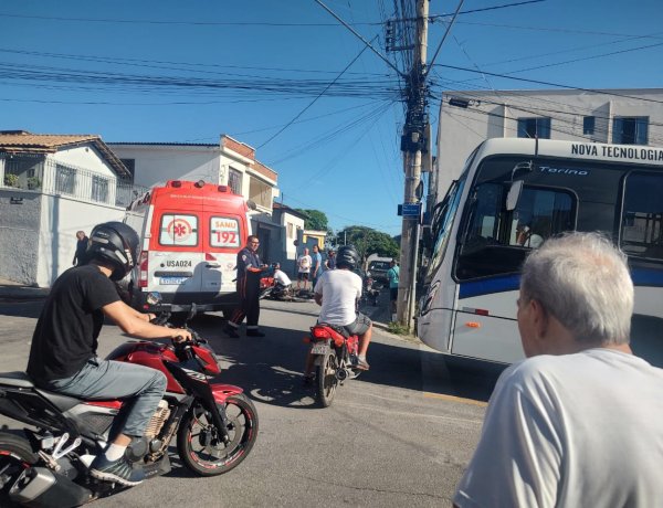 Motociclista quebra a perna após acidente na Rua Santana nesta sexta-feira