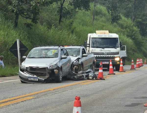 Colisão tripla na MG-050 em Itaúna deixa motociclista ferido