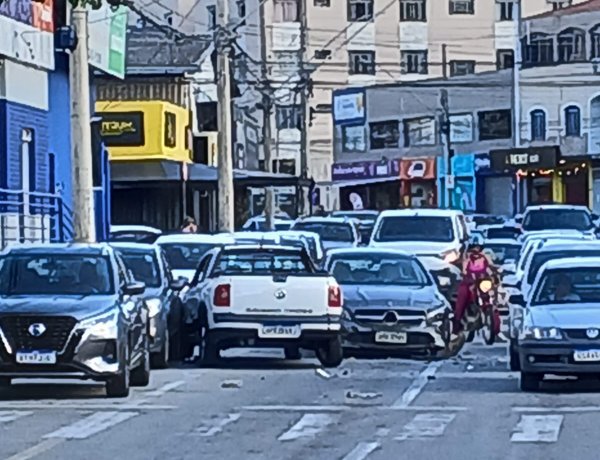 Atualização: Acidente na Av. Jove Soares envolve três veículos nesta segunda-feira