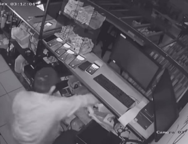 Hamburgueria na Avenida Jove Soares é alvo de furto nesta madrugada