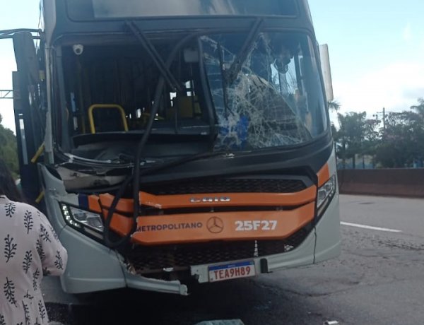 Colisão entre ônibus e caminhão mobiliza equipes de resgate na Serra de Igarapé