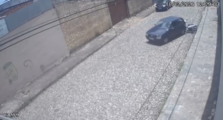Falta de empatia no trânsito: Motorista foge após derrubar moto em Itaúna