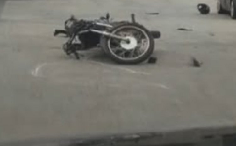 Acidente entre carro e moto deixa ferido na Avenida São João