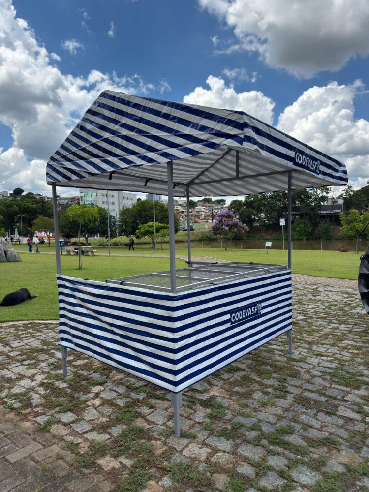 REFORÇO - Itaúna ganha trator e 30 barracas de feira