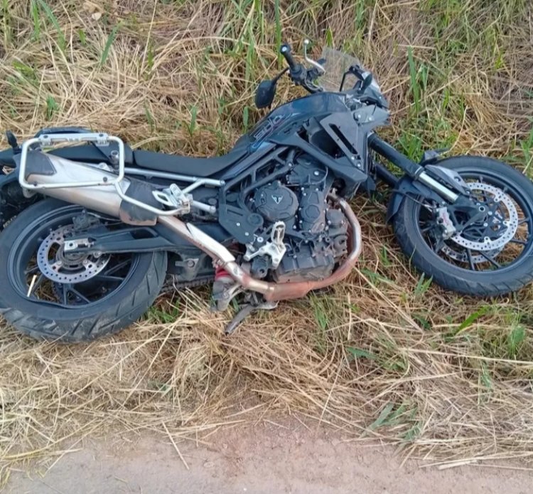 Motociclista sofre queda na MG-050 após ser fechado por veículo