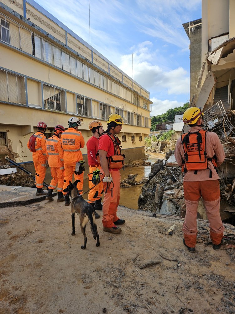 Bombeiros do 10º BBM concluem missão de suporte em desastre natural em Ubá