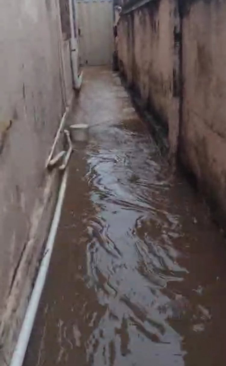 Cenário de destruição após chuvas no bairro Irmãos Auler