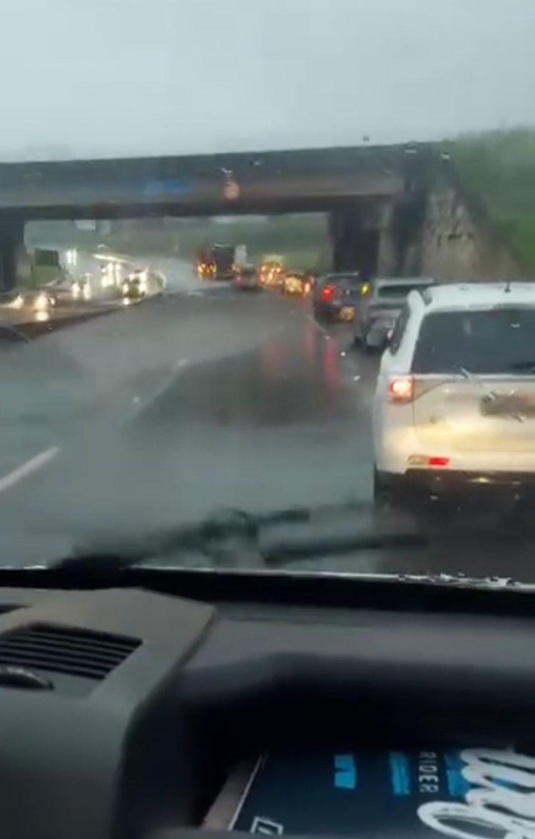 Chuva causa alagamentos e transtornos em diversos pontos de Itaúna
