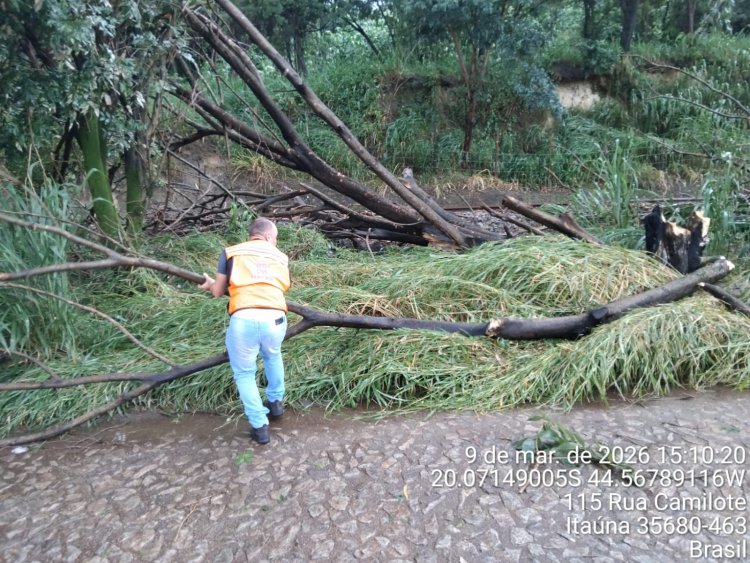 CHUVAS EM ITAÚNA - Granizo e ventos fortes